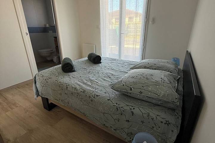 New home in the heart of the Médoc—4 bedrooms, garden, beaches 20 minutes away in Lesparre-Médoc, Regionaler Naturpark Médoc