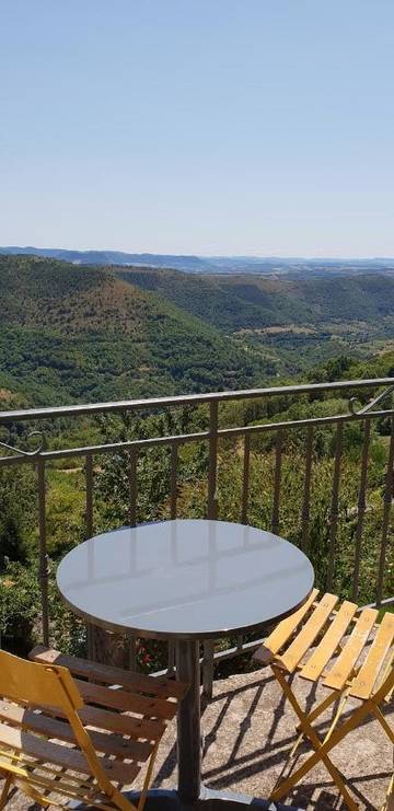 Gîte pour 4 personnes, avec vue et balcon à Castelnau-Pégayrols