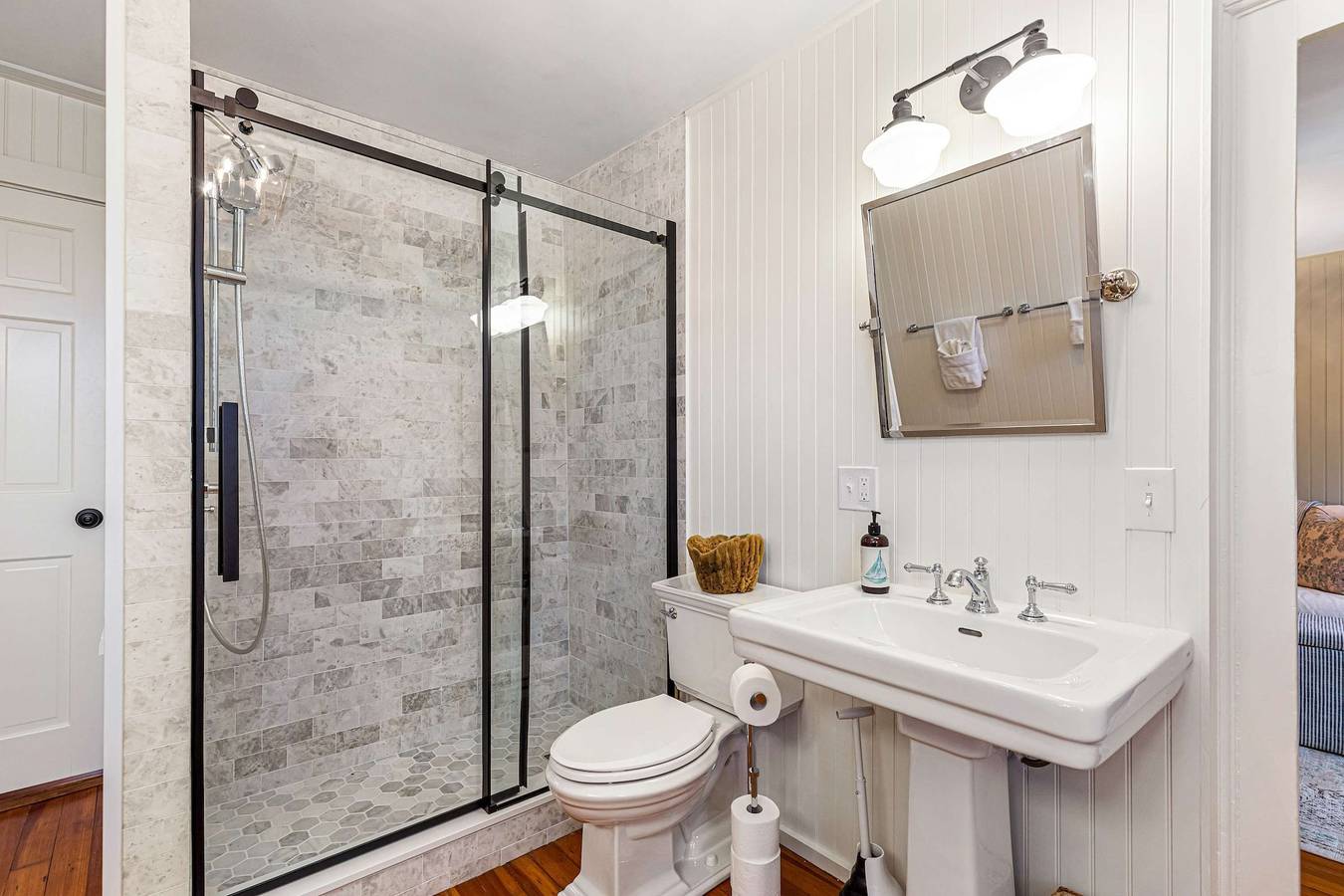 Ganze Wohnung, Driftwood Suite at The Royce - Coastal Luxury in Newport, Newport County