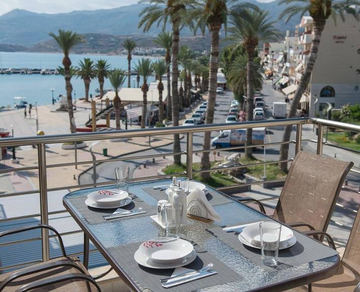 Ferienwohnung für 4 Personen, mit Balkon und Terrasse sowie Pool und Ausblick