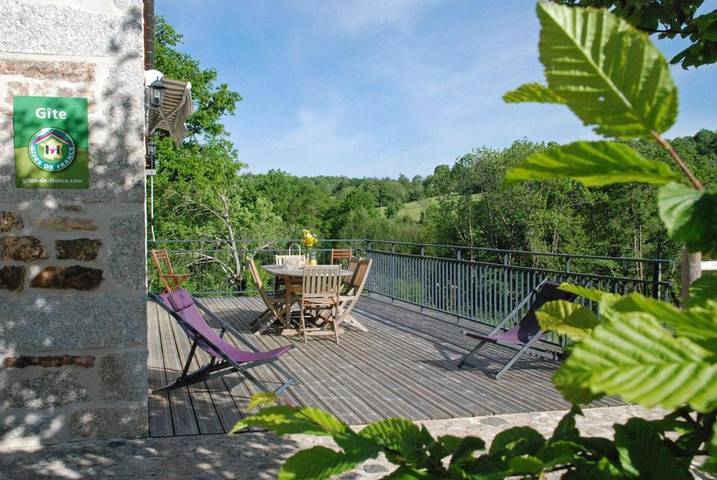 Location de vacances pour 9 personnes, avec Terrasse et Jardin dans La Terrisse