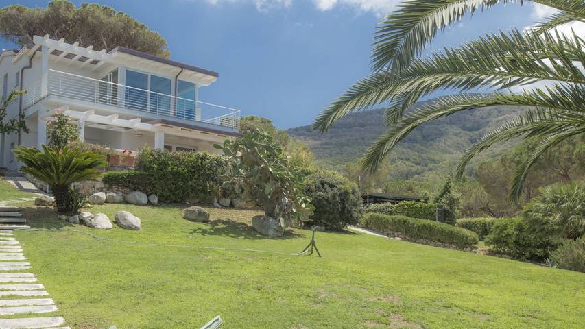 Ferienhaus für 7 Personen, mit Terrasse und Garten in Biodola - 2