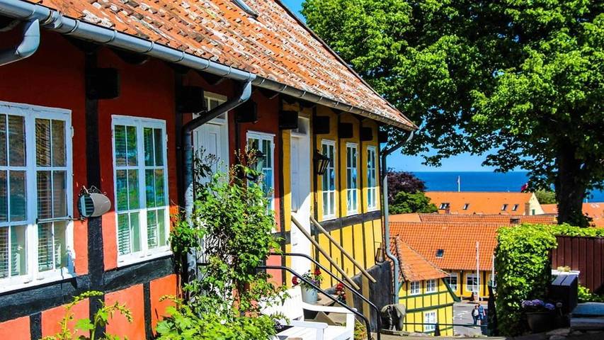 Ferieudlejning for 4 personer, med terrasse i Svaneke