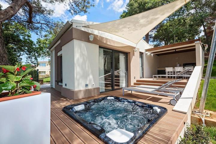 Ferienhaus mit Meerblick für 6 Personen, mit Pool und Whirlpool sowie Garten, mit Haustier in Poreč - 2