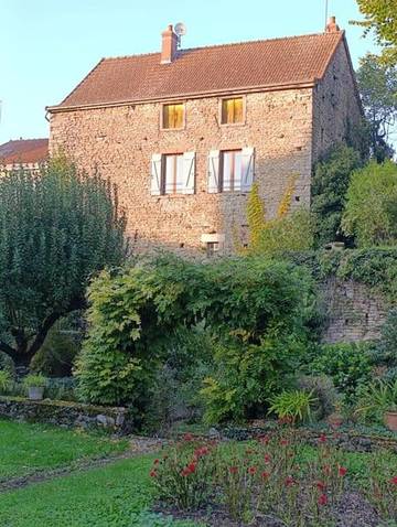Gîte pour 7 personnes, avec jardin à Nolay