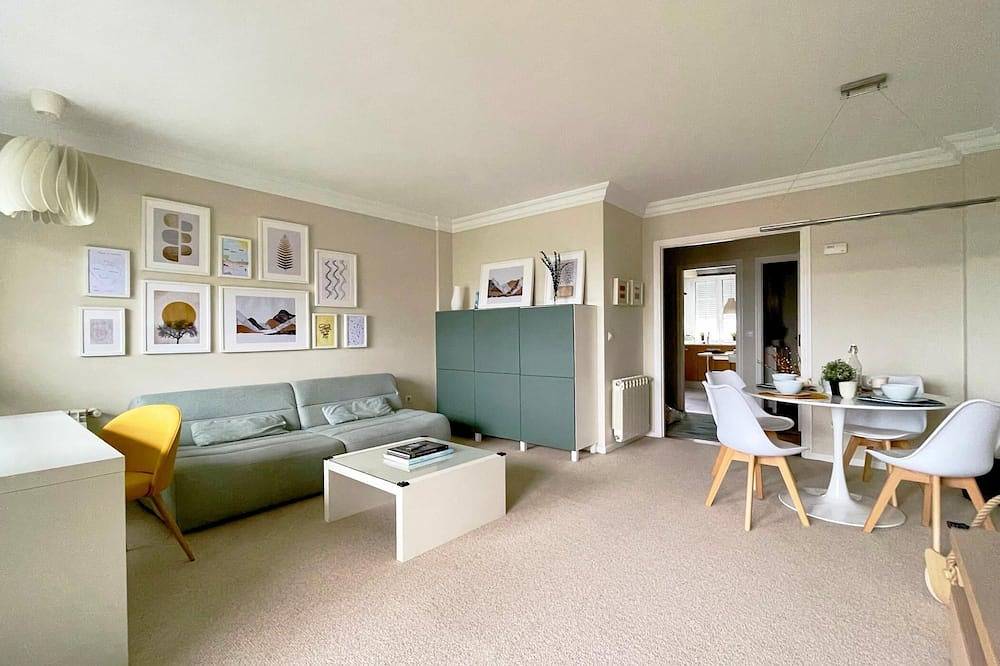 Entire apartment, Rental unit in Cantabria · ★New · 2 bedrooms · 3 beds · 1.5 baths in Piélagos, Cantabrian Coast