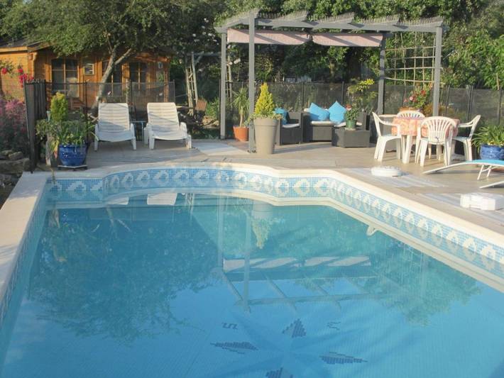 Gîte pour 4 personnes, avec piscine ainsi que vue et jardin, adapté aux familles à Vernègues - 2