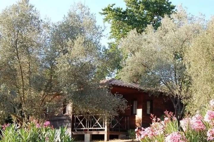 Gîte pour 5 personnes, avec Piscine à Azilone-Ampaza