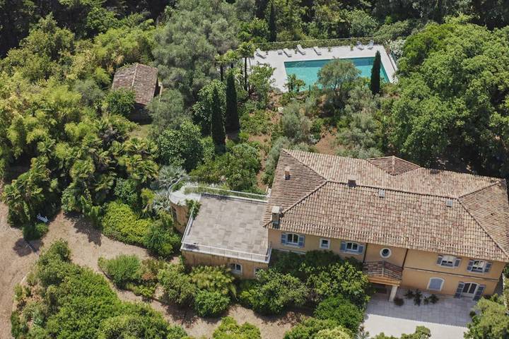 Château pour 14 personnes, avec terrasse et jardin en Provence-Alpes-Côte d'Azur - 2