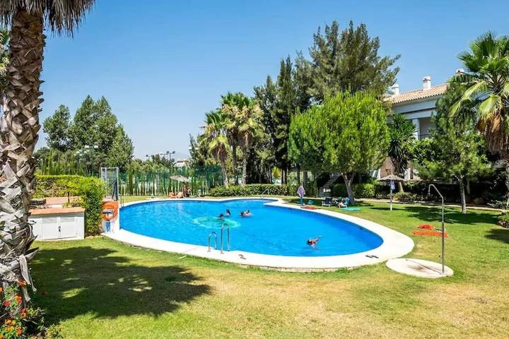 Appartement de vacances pour 4 personnes, avec jardin ainsi que piscine et vue