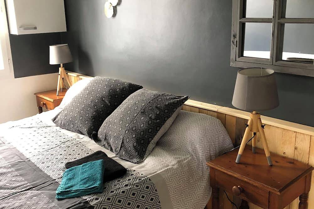 Maison Vue Mer ,Pieds Dans L'Eau in Trévou-Tréguignec, Rosa Granitküste