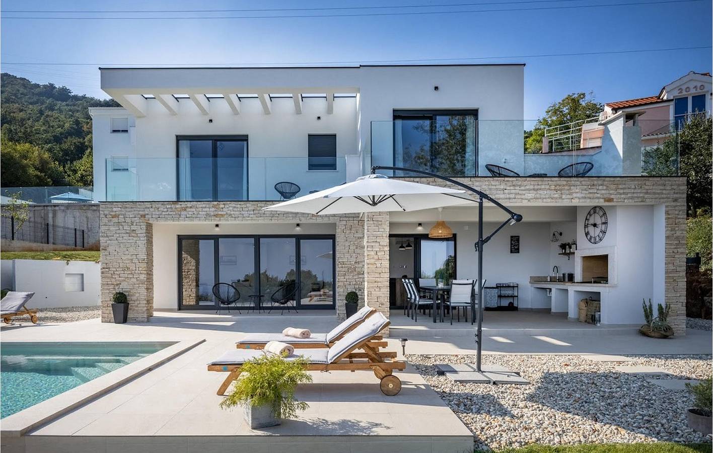 Encantador apartamento de 2 dormitorios con piscina cerca de la costa y los restaurantes de Opatija in Općina Matulji, Opatija Riviera