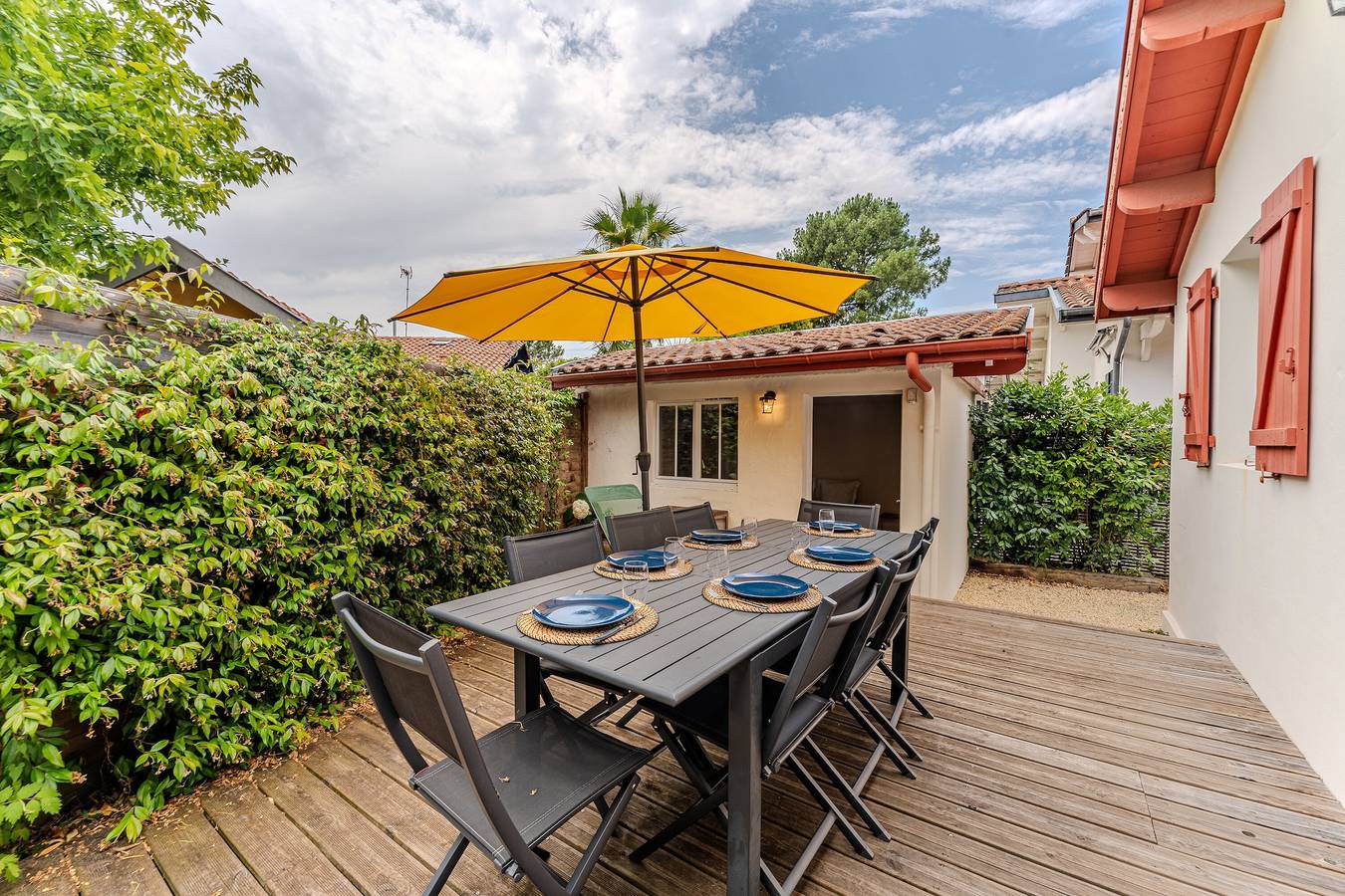Maison de vacances « Villa Les Arbousiers Moulleau 300 m » avec terrasse, jardin privé et Wi-Fi in Le Moulleau, Arcachon