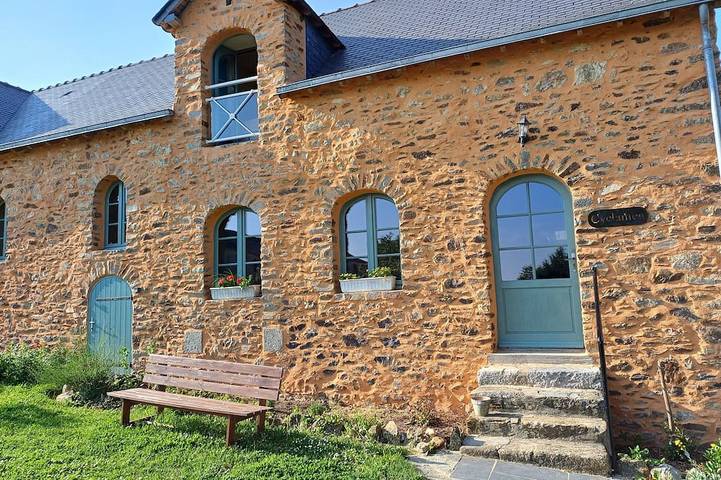 Location de vacances pour 8 personnes, avec jardin à Ahuillé