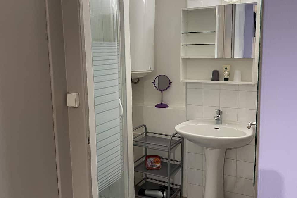 Apartamento entero, Appartement N3-Apartamento-Baño con ducha-Terraza in La Roche-sur-Yon, Valle del Loira