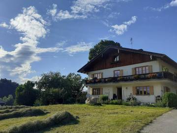 Ferienwohnung für 5 Personen, mit Ausblick und Balkon sowie Garten in Miesbach