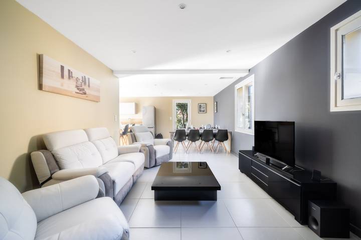 Location de vacances pour 8 personnes, avec jardin et terrasse ainsi que jacuzzi et piscine à Grignan - 2