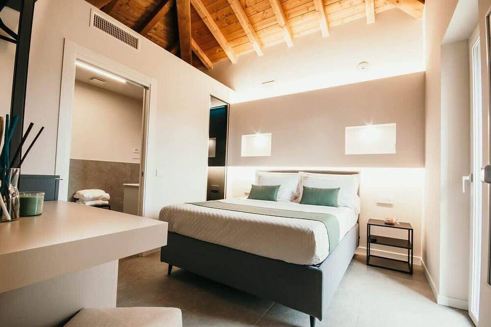 Ganze Wohnung, Safari Suite in Gio&Leo Guesthouse - Lakeside L&B in Lesa, Lago Maggiore (Piemont)