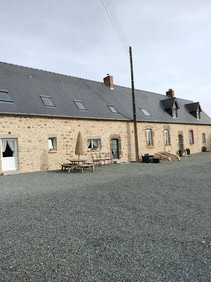 Appartement entier, One-Bedroom Apartment in Voutré, Mayenne
