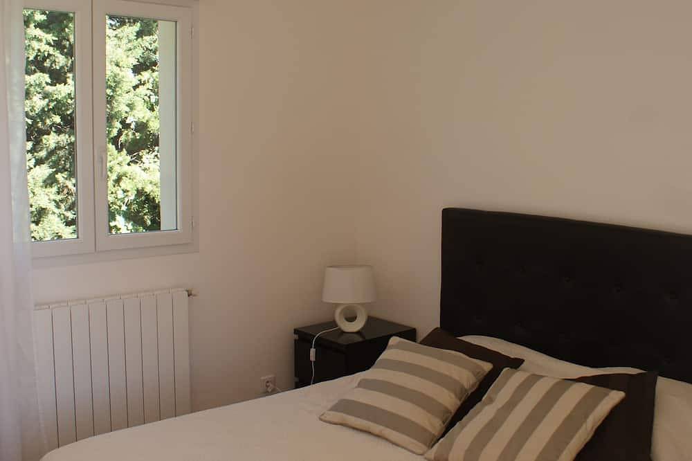 Appartement entier, Annexe de mas provençal avec jardin et piscine privee et chauffée in Orange, Vaucluse