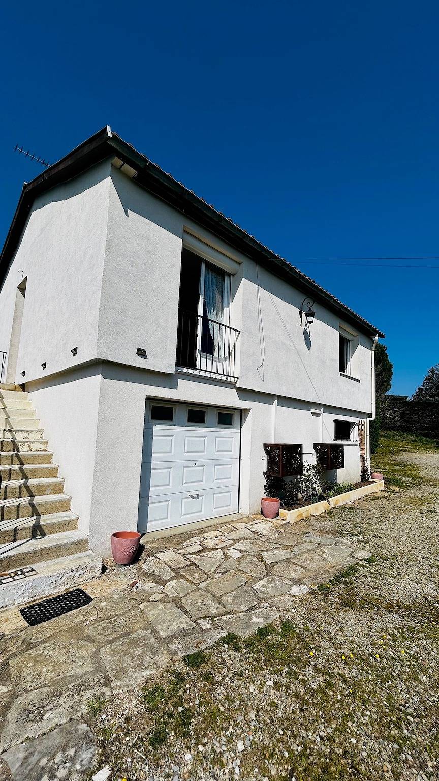 Chez Nana - Casa en el Gard con Terraza Privada, Jardín y Aire Acondicionado in Barjac, Región de Alès