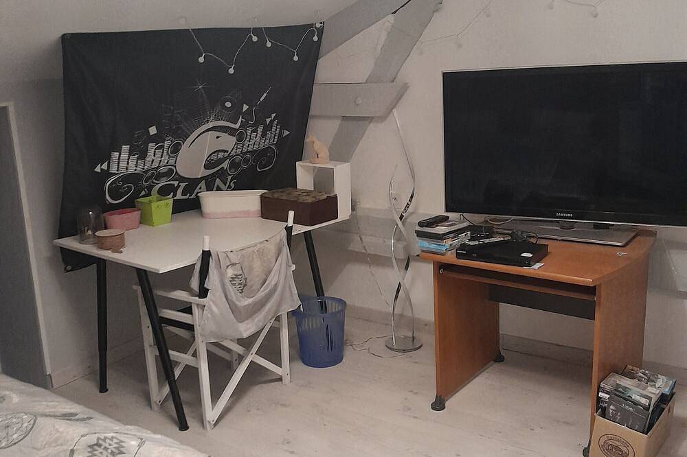 Holiday Home 'Maison Au Bord De L'eau' with Shared Terrace, Private Garden and Wi-Fi in Loches, Loches region