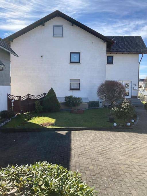 Ferienwohnung für 8 Personen, mit Balkon und Terrasse sowie Garten in Bischoffen