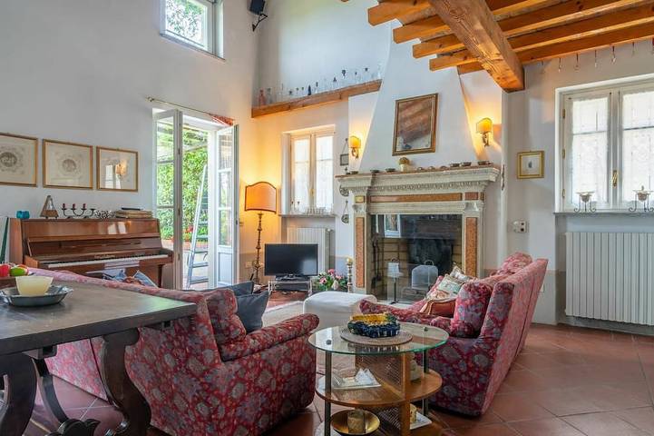 Alleinstehendes Ferienhaus mit  W-Lan, privatem Pool, Klimaanlage, TV, Innenhof, Panoramablick in Zenevredo, Oltrepò Pavese