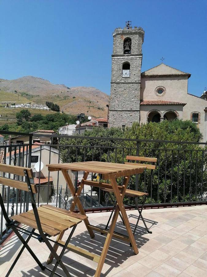 Location de vacances pour 2 personnes, avec terrasse et vue à Santa Domenica Talao