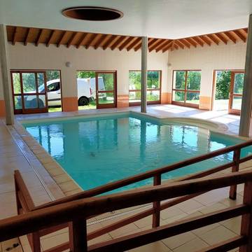 Gîte pour 15 personnes, avec sauna ainsi que terrasse et jardin dans Chalmazel-Jeansagnière