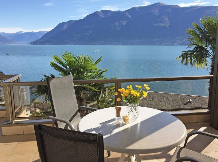 Ferienwohnung für 4 Personen, mit Terrasse und Seeblick in Brissago
