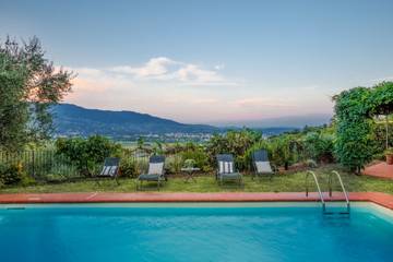 Villa for 4 Guests in Lucca, Colline Lucchesi, Picture 1