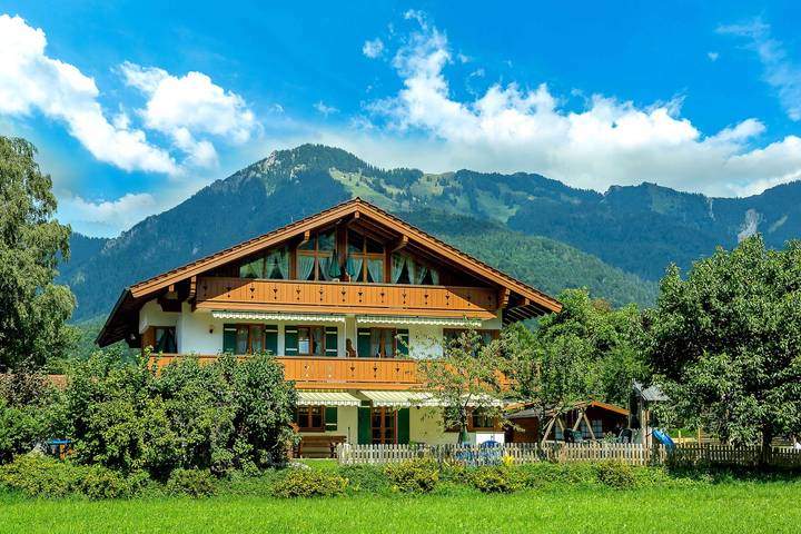 Ferienwohnung für 4 Personen, mit Balkon und Terrasse sowie Garten und Sauna in den Bayerische Alpen