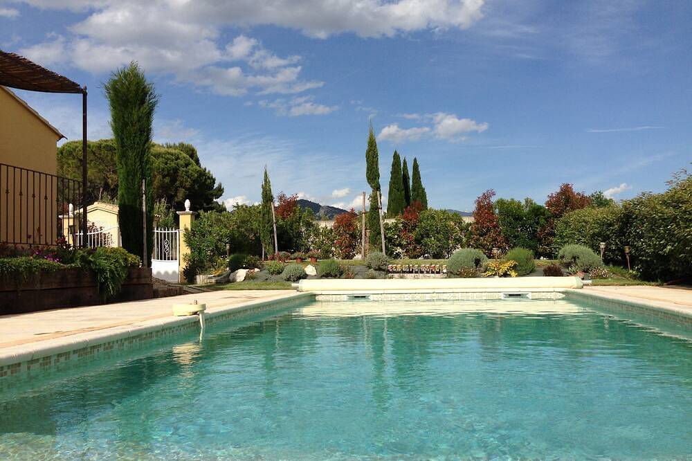 Maison De Vacances pour 8 Personnes dans Beaumes-de-Venise, Provence