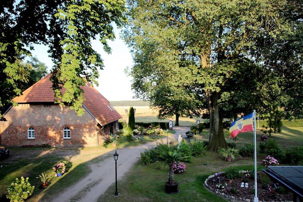 Ganze Wohnung, Alter Forsthof in traumhafter Lage mitten im Wald in Zapel, Ludwigslust-Parchim