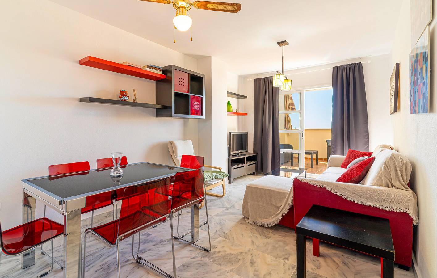 Entire holiday apartment, Sea View Apartment with Pool & Terrace, 2km to Beach in Montemar Torremolinos, Torremolinos