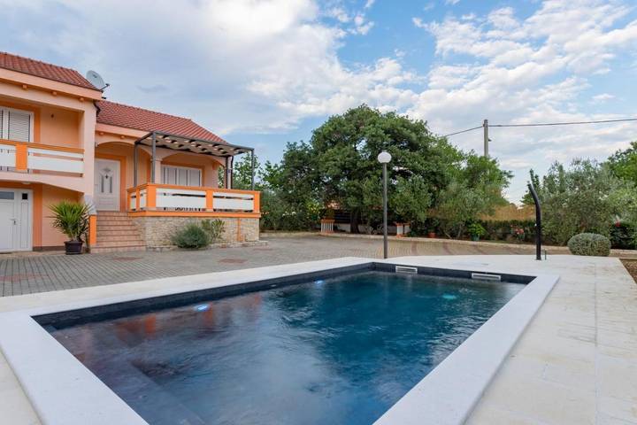 Ferienhaus für 8 Personen, mit Garten und Ausblick sowie Pool