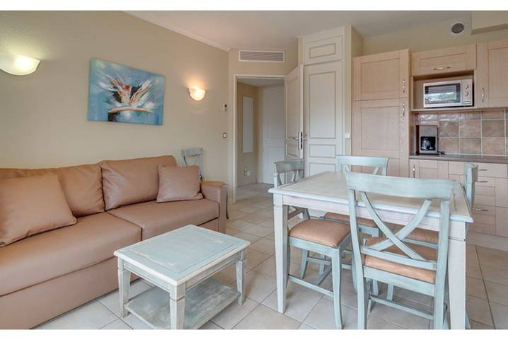 Gîte pour 6 personnes, avec Balcon et Terrasse ainsi que Jardin et Piscine à Tourrettes - 3