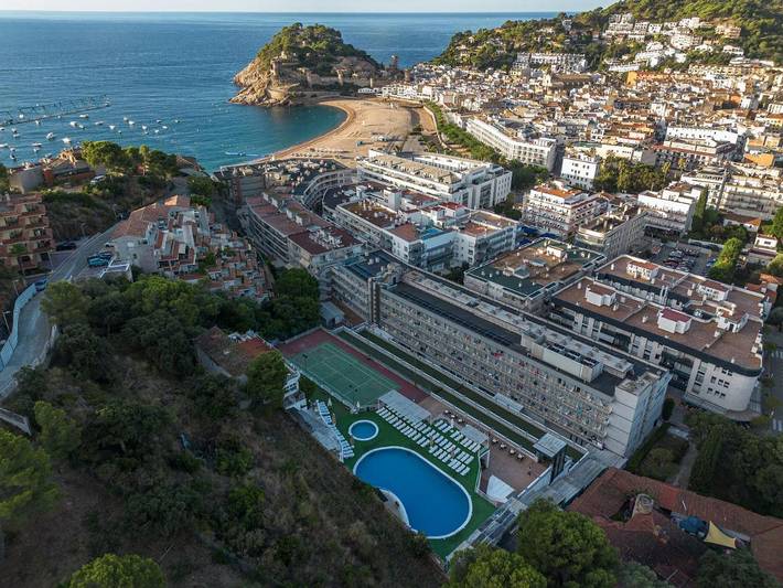 Hotel para 2 personas, con Balcón y Terraza además de Jardín y Piscina para niños en Tossa de Mar