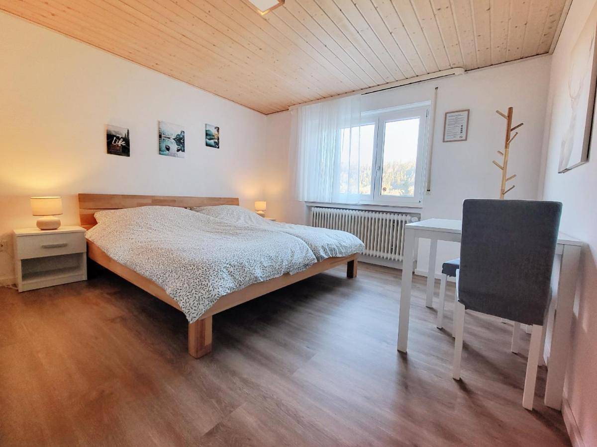 Privates Zimmer in Unterkunft mit Glatttal Blick in Wasserschloss Nähe in Sulz am Neckar, Forêt-Noire centrale