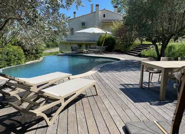 Location de vacances pour 8 personnes, avec balcon ainsi que jardin et piscine à Draguignan