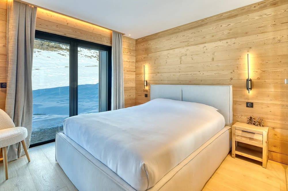 Magnificent Luxury Chalet With Top-Of-The-Range Amenities in Auron, Saint-Étienne-de-Tinée