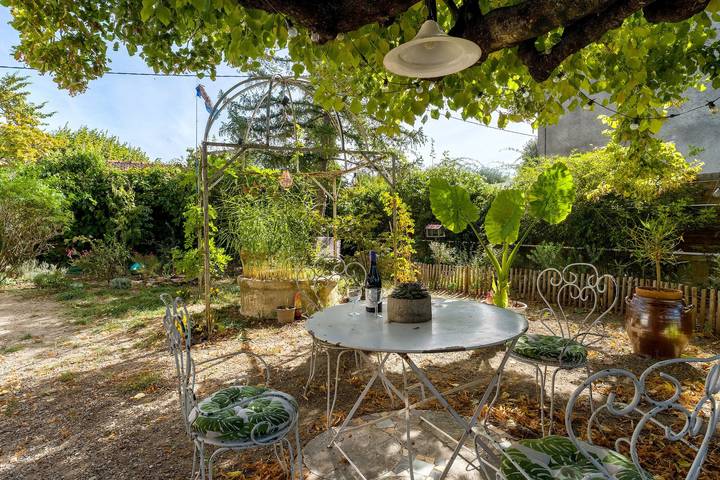 Apartamento entero, Apartamento con encanto - Bajo el tilo in Valréas, Enclave de Valreas