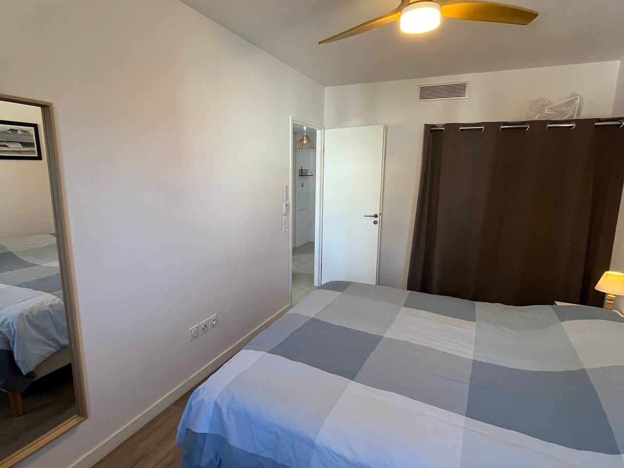 Appartement entier, Appartement Moderne avec Terrasse et Parking à Anglet - 4 Pers. in Anglet, Région de Bayonne