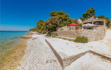 Holiday Apartment for 4 People in Petrcane, Croatian Adriatic, Photo 1