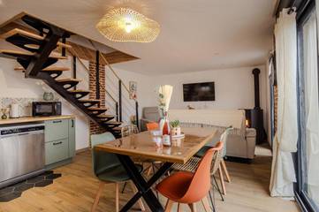 Gîte pour 5 personnes, avec terrasse ainsi que vue et jardin, animaux acceptés à Grand-Laviers