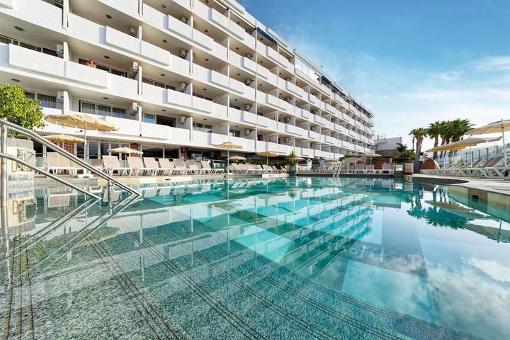Apartahotel para 2 personas, con piscina para niños y vistas además de jardín y piscina en Gran Canaria Sur