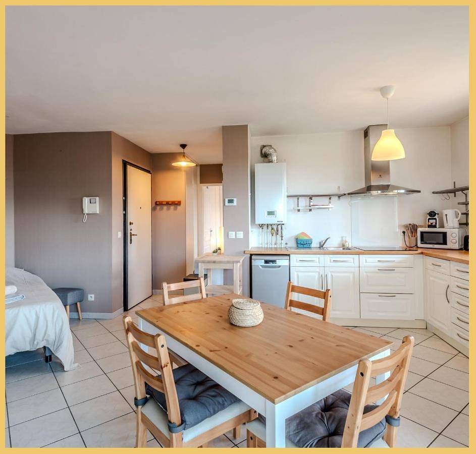 Appartement entier, One-Bedroom Apartment in Archamps, Région de Saint-Julien-en-Genevois