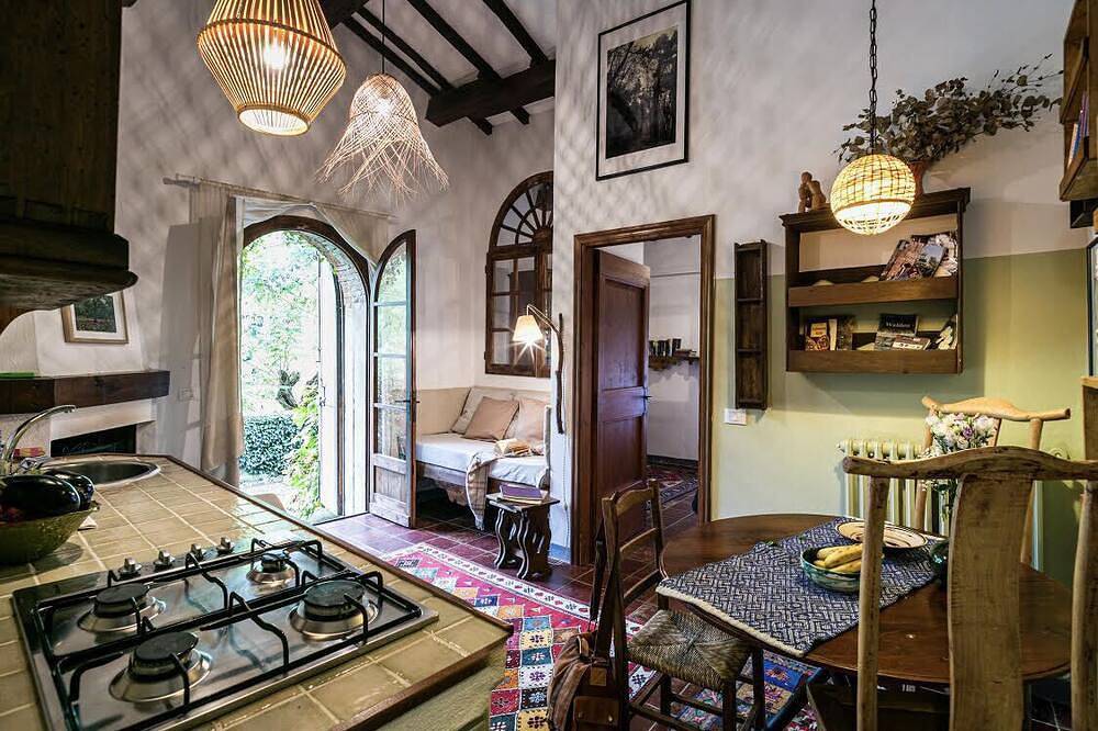 Cozy little retreat in wonderful location, with pool in Pontassieve, Chianti