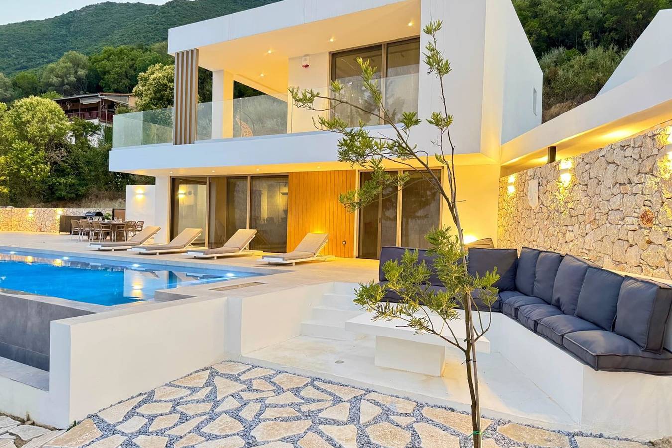 Luxury Villa Oasis – Private 14m Infinity Pool & High-End Luxury & gym in Nikiana, Alexandros
